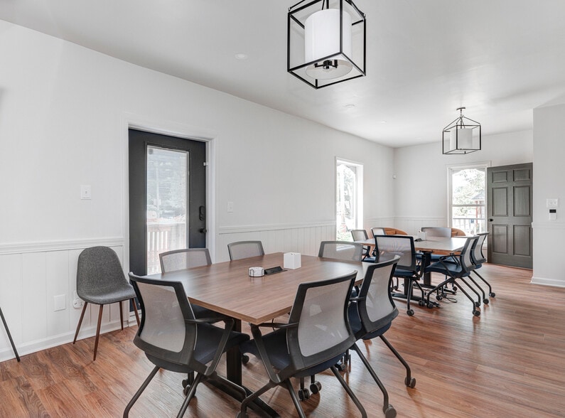 More Photos Of 6543 Ferguson St, Indianapolis Office Residential For Lease