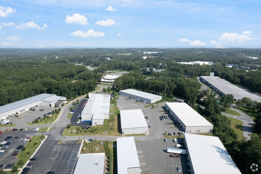 More Photos Of 16 Fairchild Sq, Clifton Park Warehouse For Lease