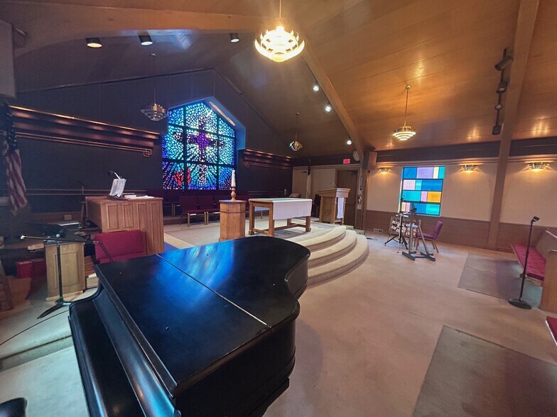 More Photos Of 21 Cromwell Rd, Cincinnati Religious Facility For Sale