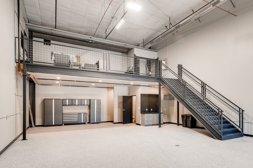 More Photos Of 7637 Fm 3009, Schertz Light Distribution For Sale