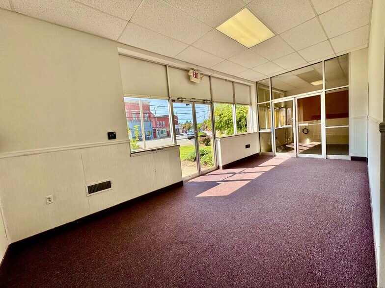 More Photos Of 1015 Main St, Conneautville Office For Sale