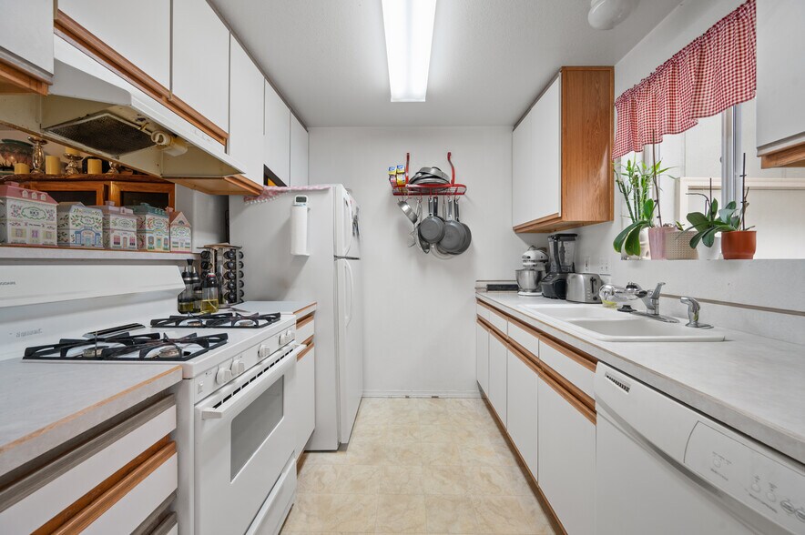 More Photos Of 2150 SW Canyon Dr, Redmond Apartments For Sale