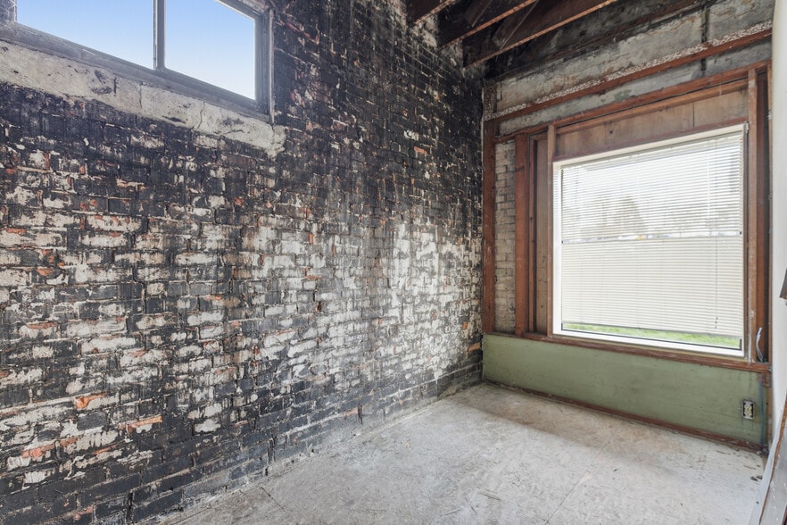 More Photos Of 2602 Grand Ave, Everett Office For Sale