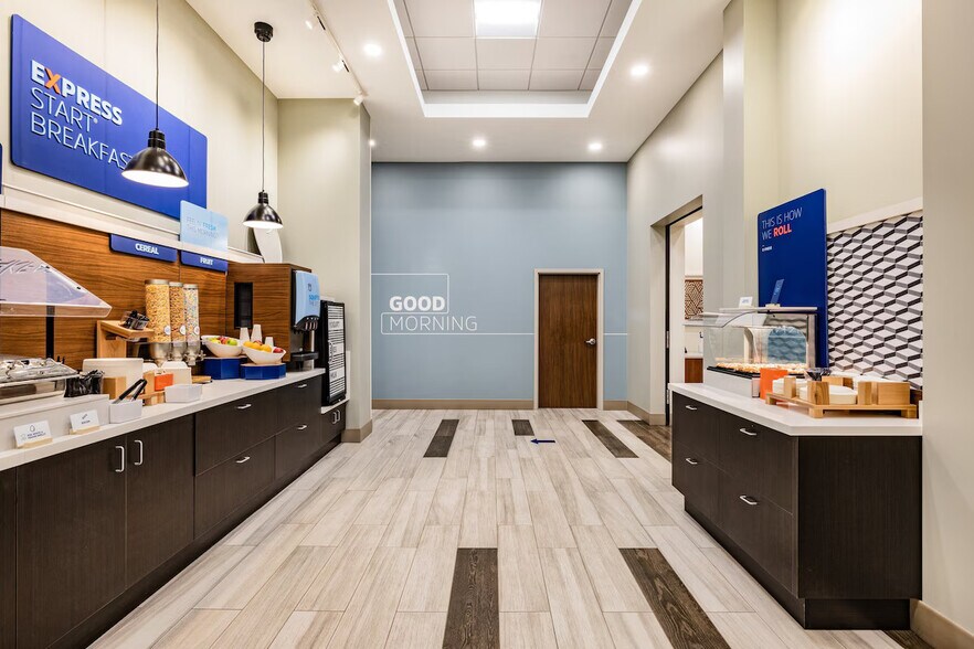 More Photos Of 905 O St, Lincoln Hotel For Sale