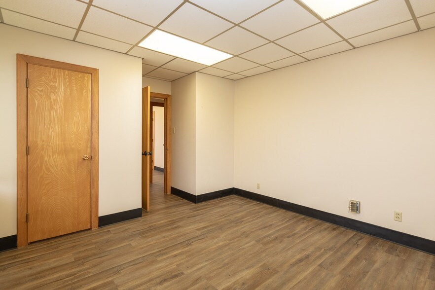 More Photos Of 5 Briercroft Office Park, Lubbock Office For Sale