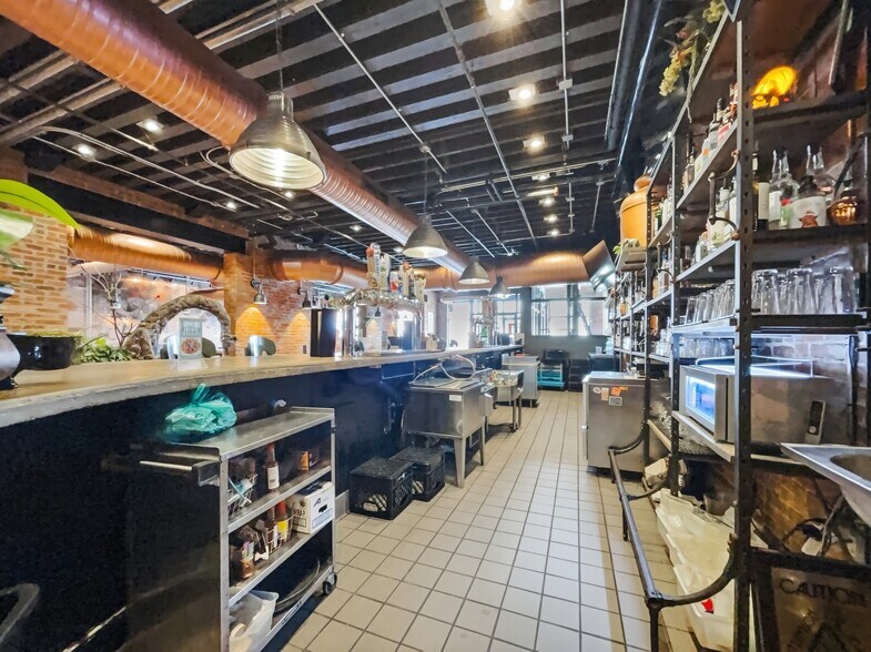 More Photos Of 1430 W Franklin St, Evansville General Retail For Sale