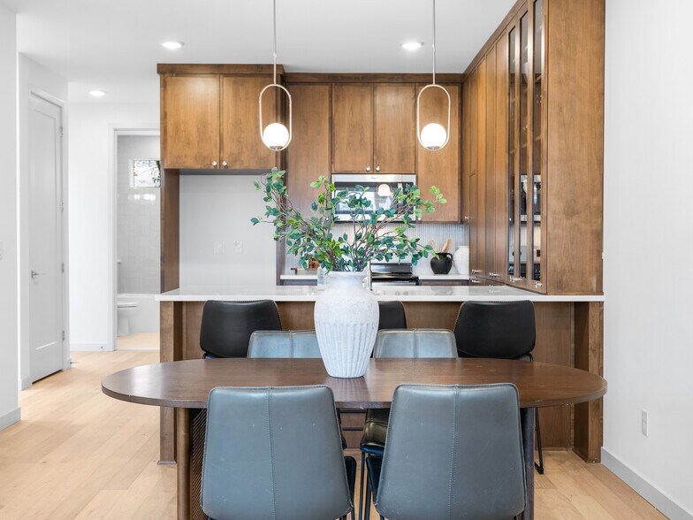More Photos Of 2478 SE Lincoln St, Portland Multifamily For Sale