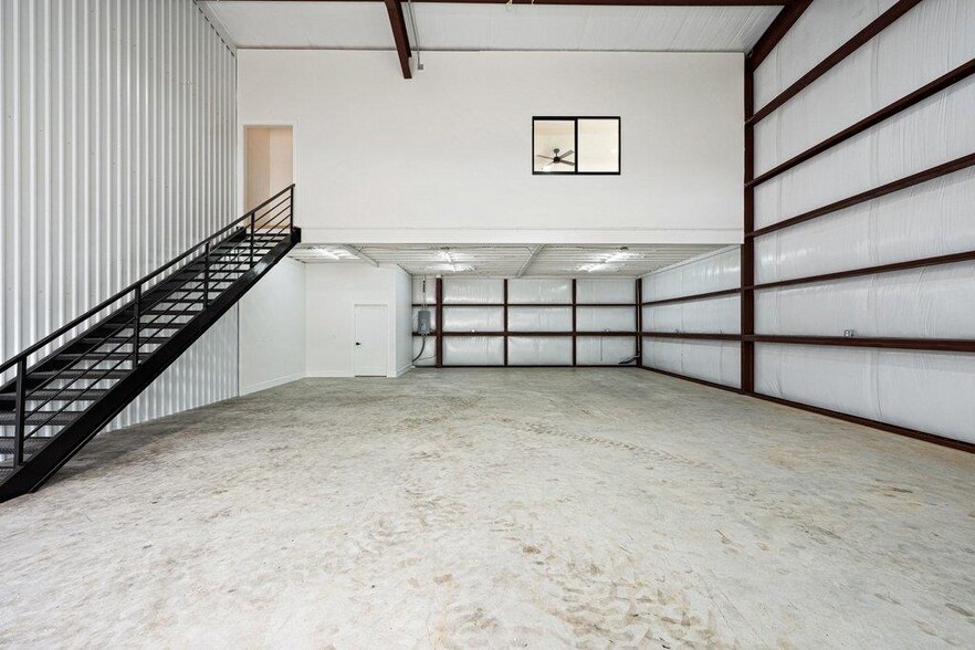 More Photos Of 451 Farrell Rd, Dripping Springs Light Distribution For Sale