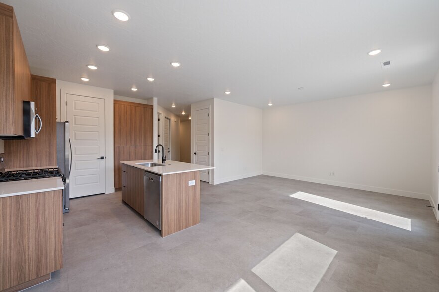 More Photos Of 1935 W 250 S, Hurricane Apartments For Sale