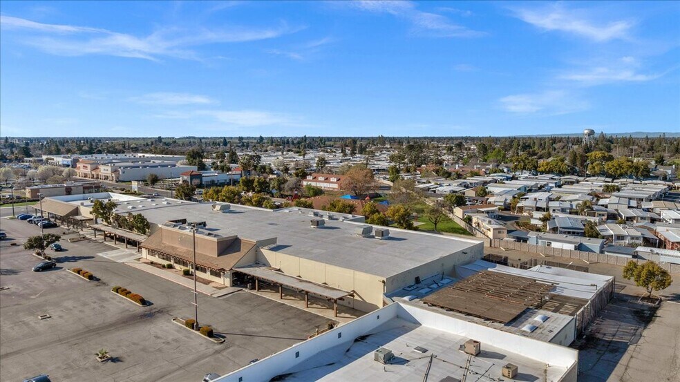 More Photos Of 147 W Shaw Ave, Clovis General Retail For Sale
