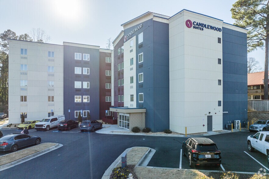 Primary Photo Of 2210 Corporate Plaza, Smyrna Hotel For Sale