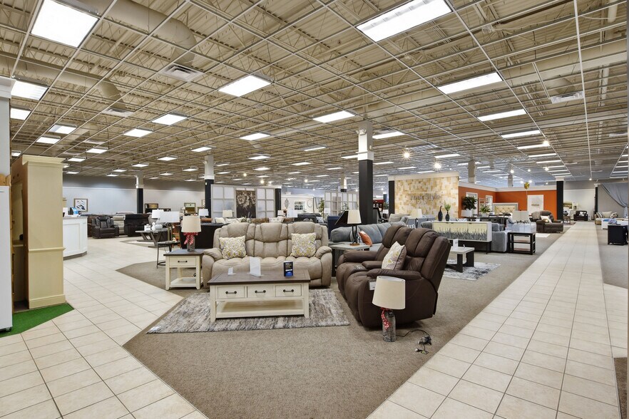 More Photos Of 1350 N Broadway Ave, Bartow Freestanding For Lease