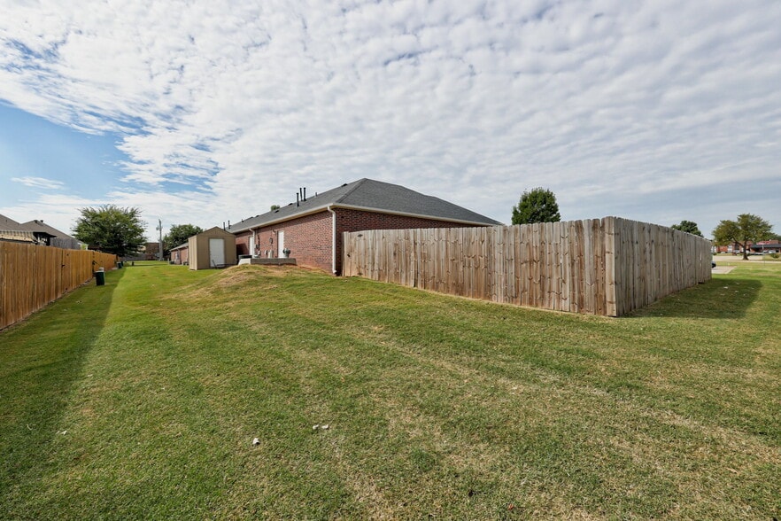 More Photos Of 500 N Financial Ter, Mustang Medical For Sale