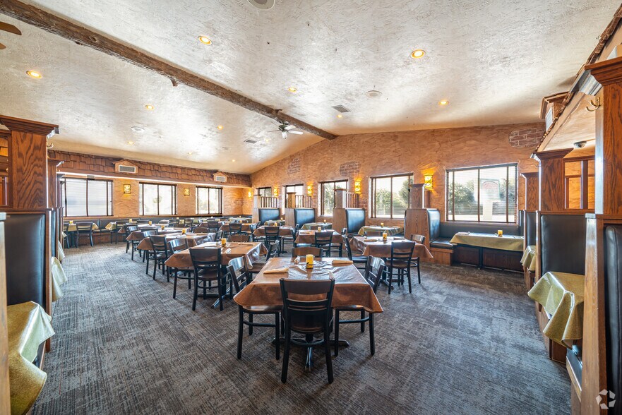 More Photos Of 7680 Grand Ave, Gurnee Restaurant For Sale