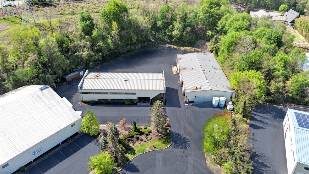 Primary Photo Of 3 Browns Ln, Hawthorne Warehouse For Lease