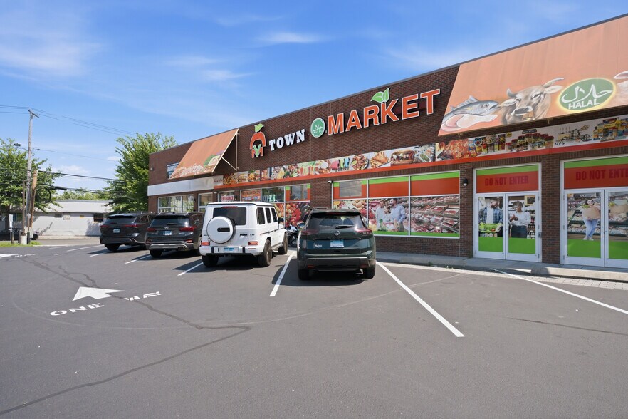 More Photos Of 937 State St, Bridgeport Storefront For Sale