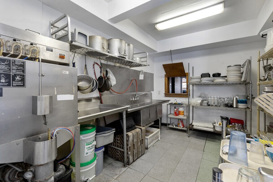 More Photos Of 13 Park Ave, Hadley Restaurant For Sale
