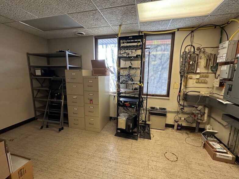 More Photos Of 1219 N Mitchell St, Cadillac Bank For Lease