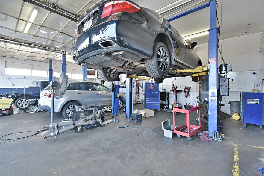 More Photos Of 5327 Clinton Hwy, Knoxville Auto Repair For Sale