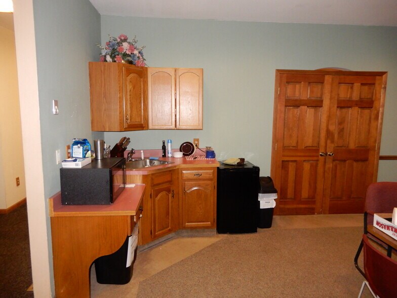 More Photos Of 440 Third Ave, Watervliet Office For Sale