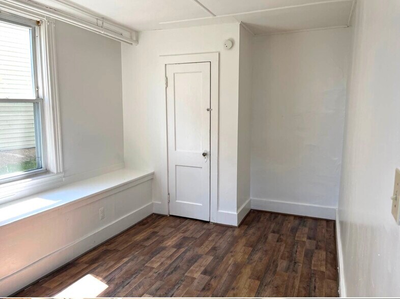 More Photos Of 158-160 W Main St, Walden Storefront Retail Residential For Sale