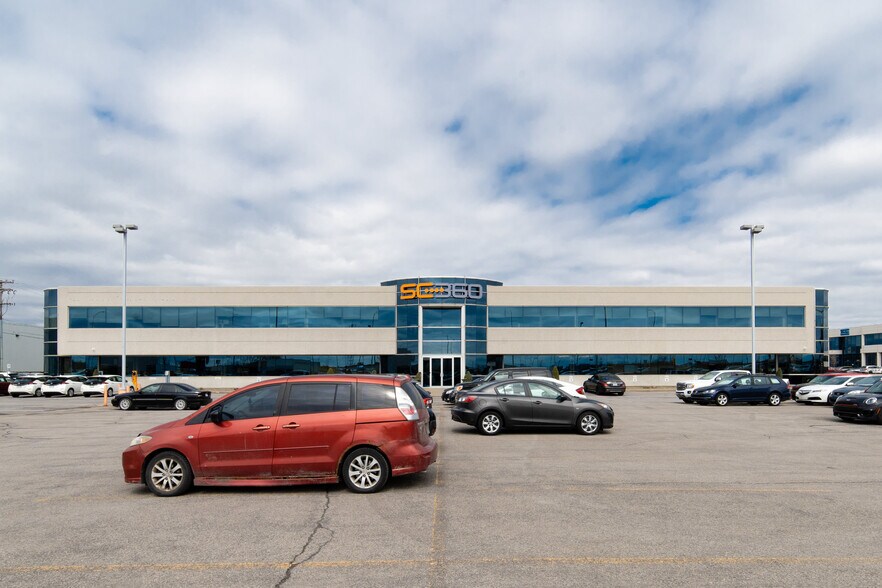 More Photos Of 2425 Pitfield, Montréal Flex For Lease