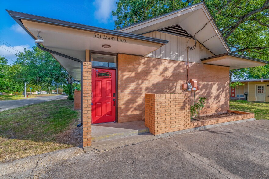 More Photos Of 601 Mary Lake Dr, Bryan Office Residential For Lease