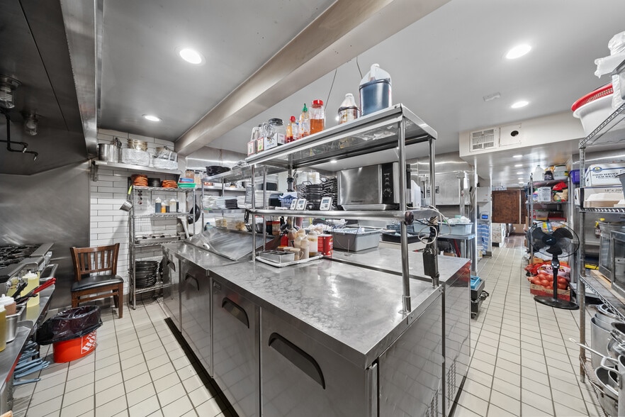 More Photos Of 228 S Oxford Ave, Los Angeles Restaurant For Sale