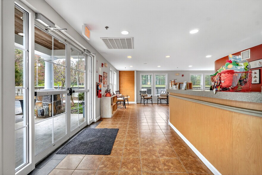 More Photos Of 140 Summer St, Holliston Veterinarian Kennel For Sale