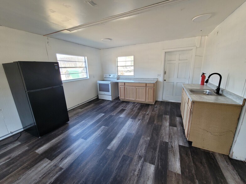 More Photos Of 4830 Gall Blvd, Zephyrhills Flex For Lease