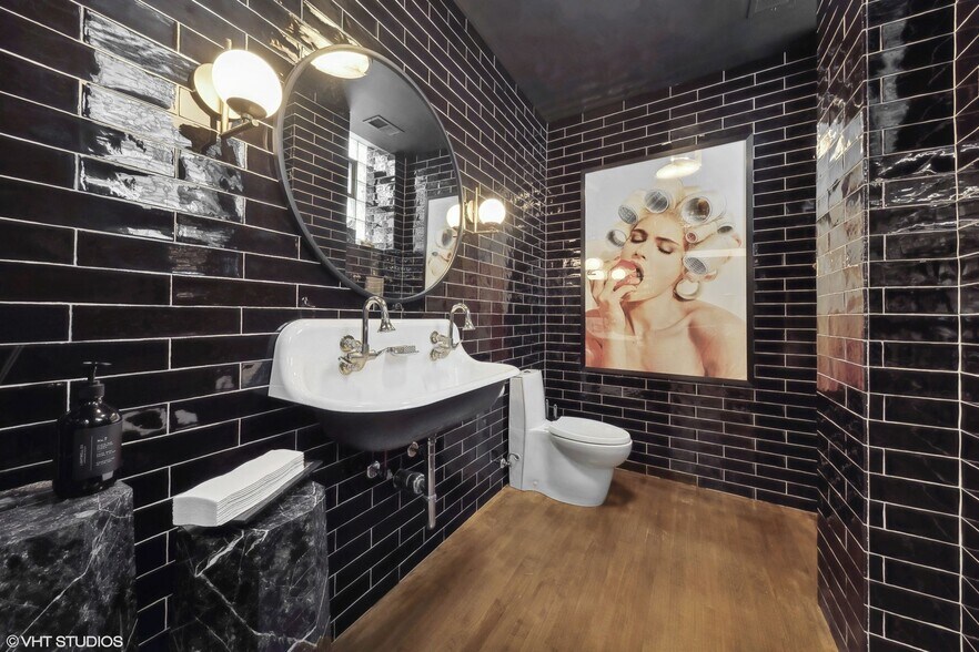 More Photos Of 1517 W Carroll Ave, Chicago Loft Creative Space For Lease