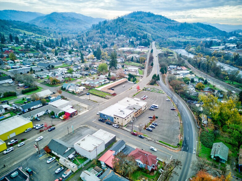 More Photos Of 1560 SE Stephens St, Roseburg Freestanding For Sale