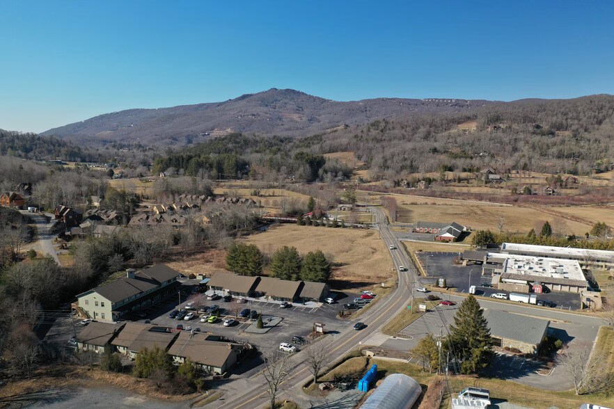 More Photos Of 110 High Country Sq, Banner Elk General Retail For Lease