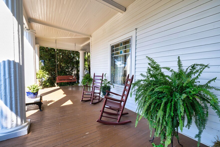 More Photos Of 252 Seavy St, Senoia Hospitality For Sale