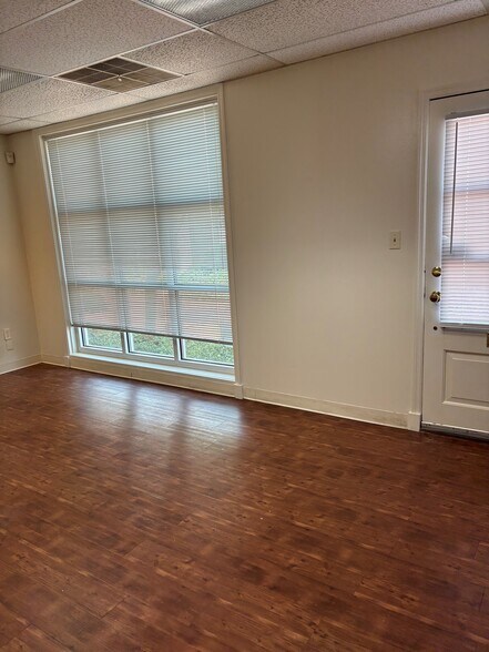 More Photos Of 8505 Delmar Blvd, University City Office For Lease