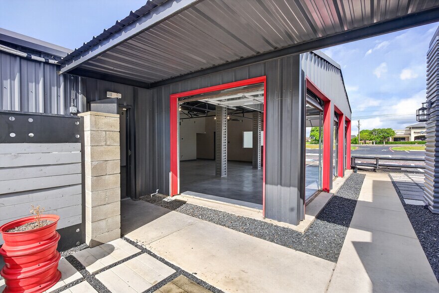 More Photos Of 2795 SW Wilshire Blvd, Burleson Flex For Lease