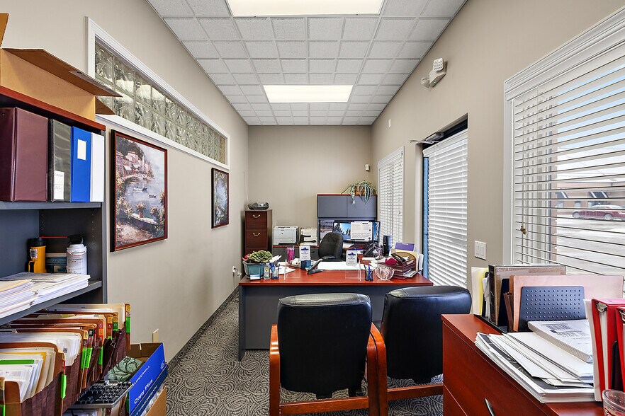 More Photos Of 16955-16957 18 Mile Rd, Clinton Township Office For Lease