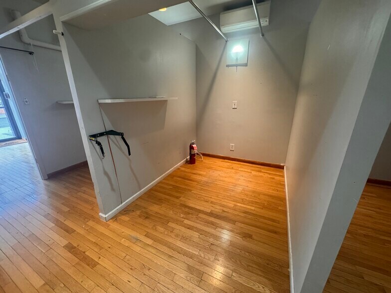More Photos Of 36-15 164th St, Flushing Storefront Retail Office For Lease