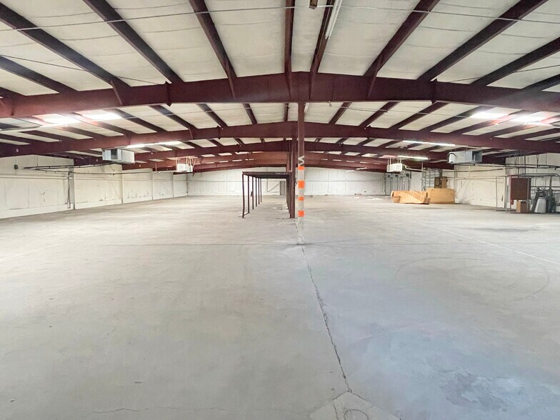 More Photos Of 10980 Enterprise Ave, Bonita Springs Warehouse For Lease