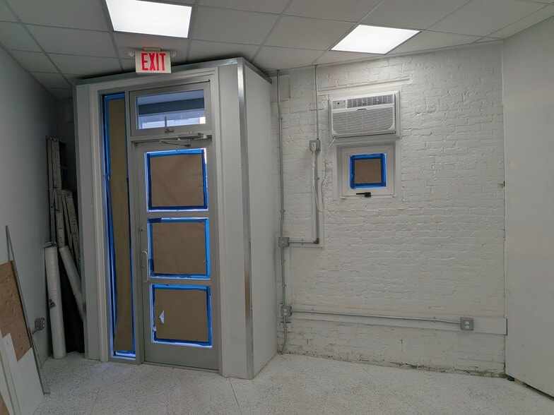 More Photos Of 585 Broadway, Kingston Storefront Retail Office For Lease