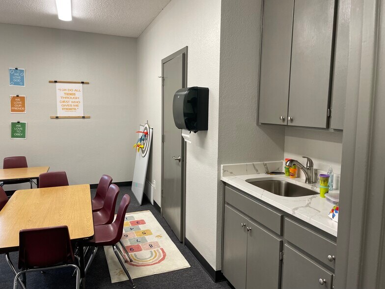 More Photos Of 6600 New York Ave, Arlington General Retail For Lease