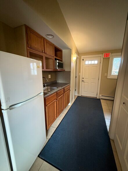 More Photos Of 870 Summit Ave, Oconomowoc Office For Sale