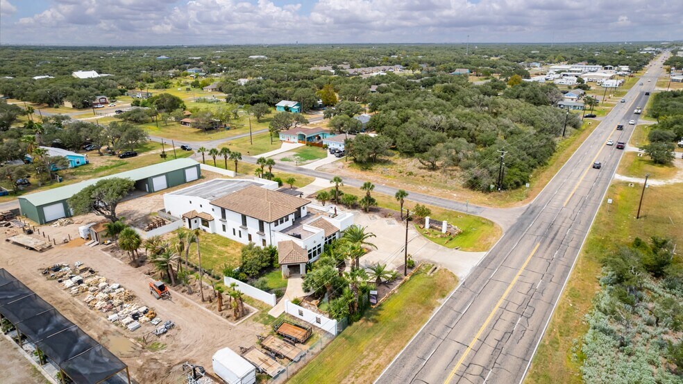 More Photos Of 1703 Highway 35 S, Rockport Office Residential For Lease