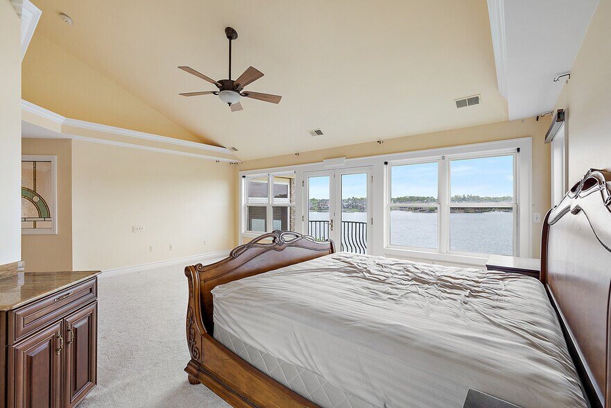 More Photos Of 10611 Lighthouse Pt, South Lyon Specialty For Sale