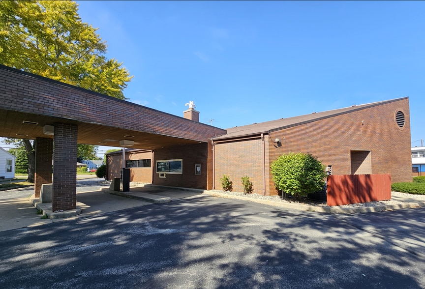 More Photos Of 1093 Appleton Rd, Menasha Office For Lease