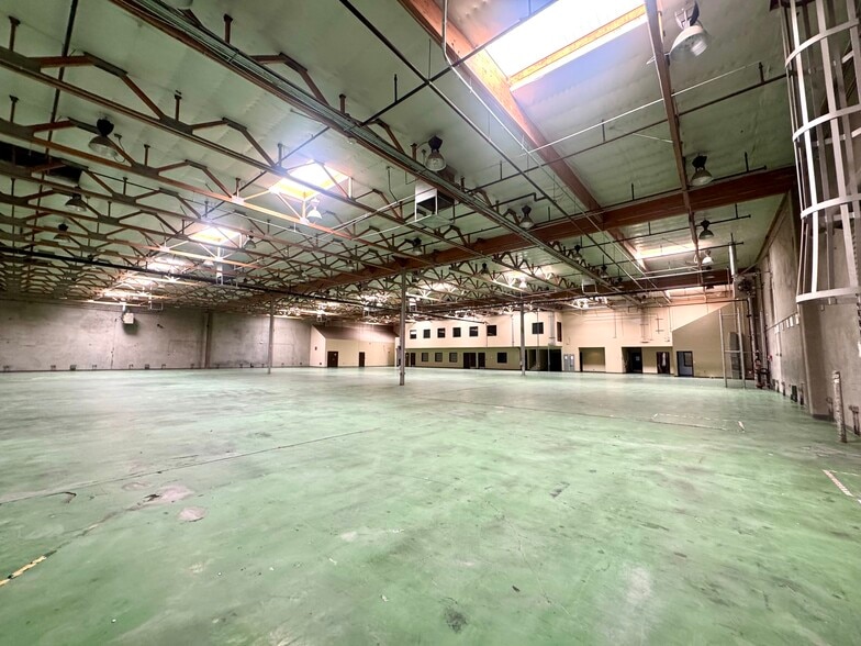 More Photos Of 745 Grier Dr, Las Vegas Warehouse For Lease