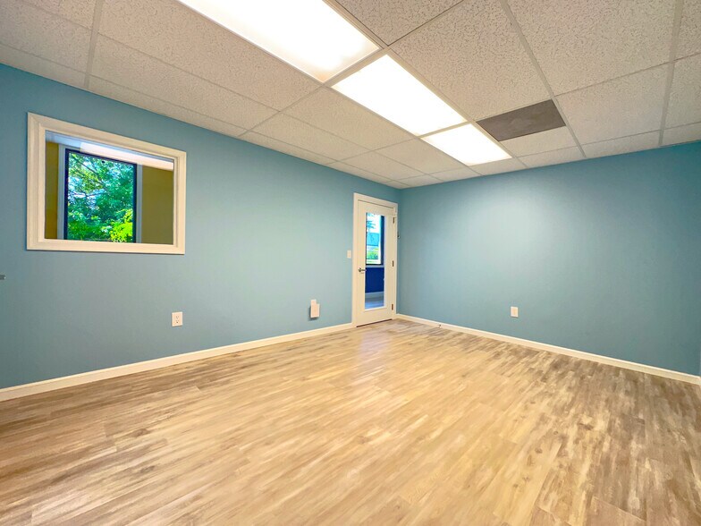 More Photos Of 532 International Pl, Rockledge Warehouse For Lease