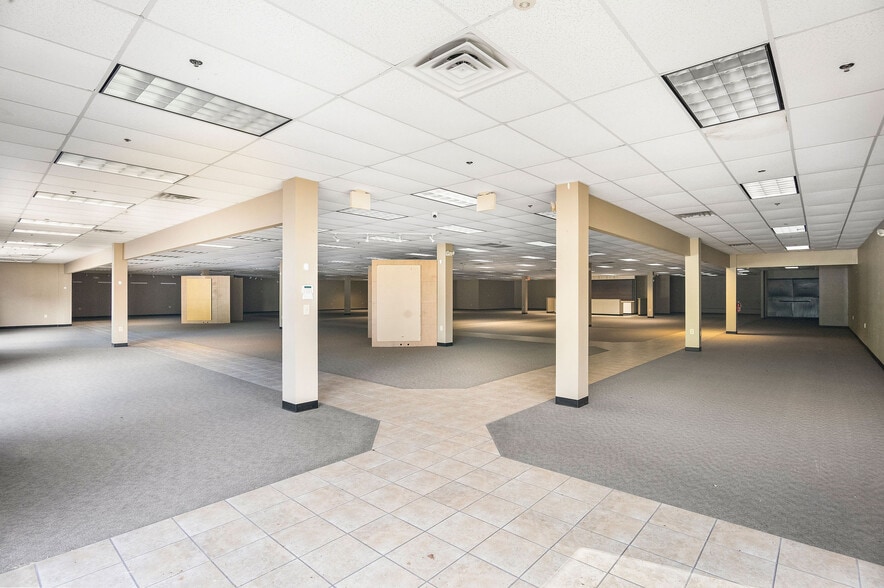 More Photos Of 2153 Lejeune Blvd, Jacksonville Freestanding For Sale
