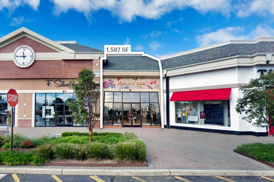 More Photos Of 379-441 Chestnut Ridge Rd, Woodcliff Lake General Retail For Lease
