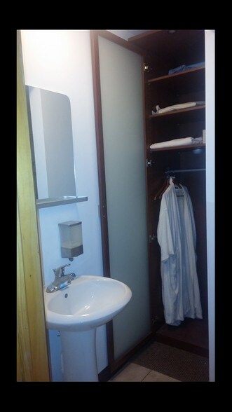 More Photos Of 1041 Shawnee Rd, Lima Freestanding For Lease